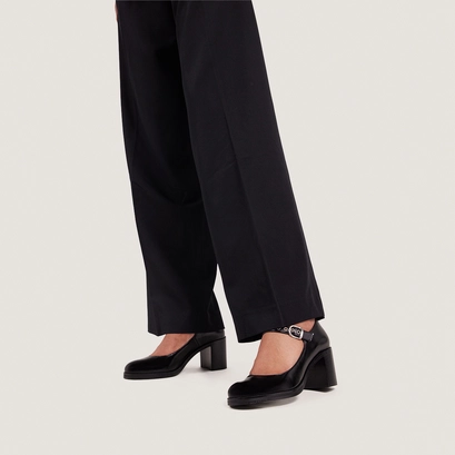Heeled babies in black leather | vreni