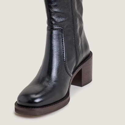 Laminated heel boots in aged black leather | bijou