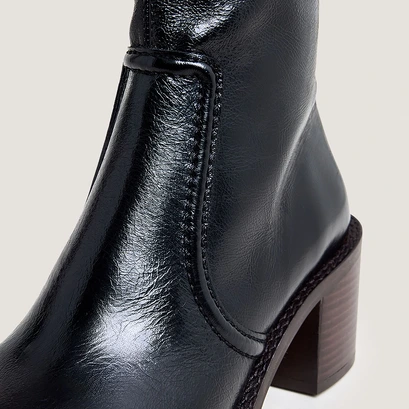Laminated heel booties in aged black leather | beaute