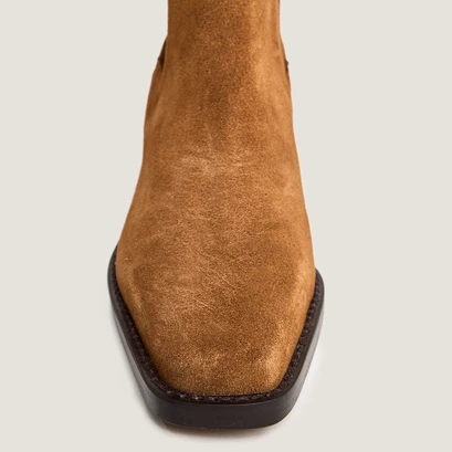 Pointed-toe booties with beveled heels in cognac split leather | boa