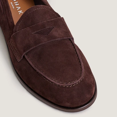 Round-toe loafers in brown suede | thelma