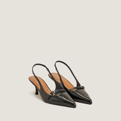 Pointed-toe pumps in black glazed leather | damoiselle
