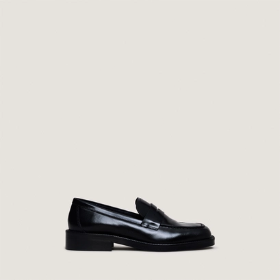 Round-toe loafers in black leather | devann