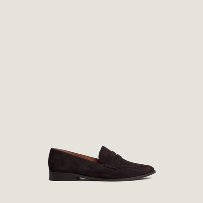 Pointed-toe loafers in dark brown velvet | amida