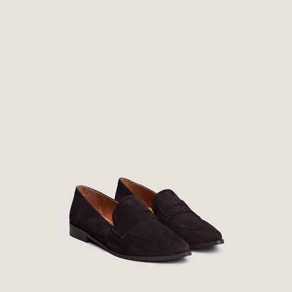 Pointed-toe loafers in dark brown velvet | amida