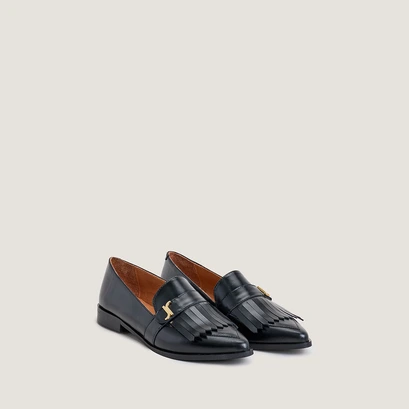 Pointed-toe monogrammed loafers in black leather | anonyme