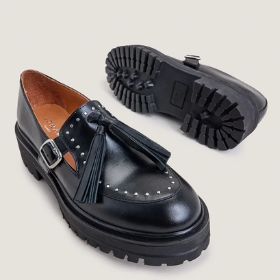 Chunky sole loafers with tassels in black leather | aimante