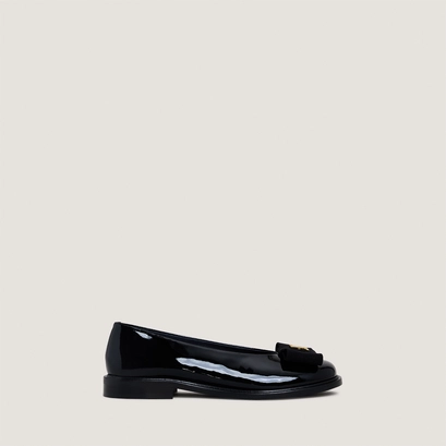 Ballet flats with rounded toe and monogram in black patent leather | deloise