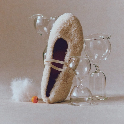 Ballet flats with straps in ecru fleece | duvet