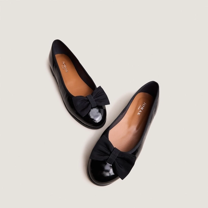 Ballet flats with bows in pleated black patent leather | desther