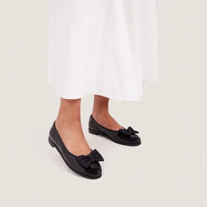 Ballet flats with bows in pleated black patent leather | desther