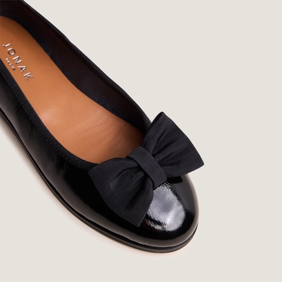 Ballet flats with bows in pleated black patent leather | desther