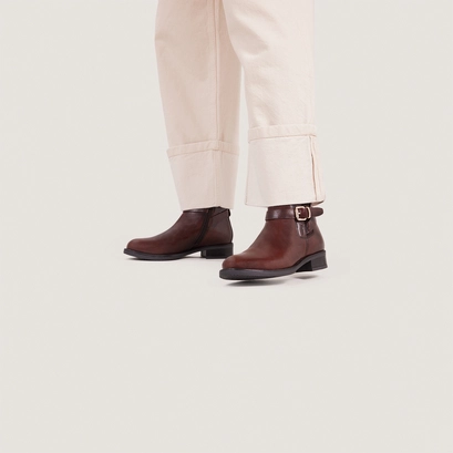 Boots with buckles in cognac patined leather | abstrait