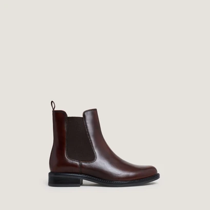 Chelsea boots with rounded toe in cognac patinated leather | audry