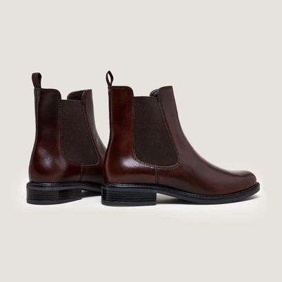 Chelsea boots with rounded toe in cognac patinated leather | audry