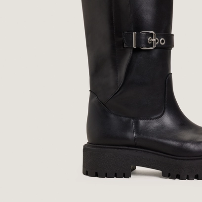 Boots with adjustable buckles in black leather | rebecca