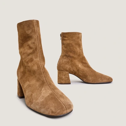 Boots with zip-up back in tobacco split leather | denonie