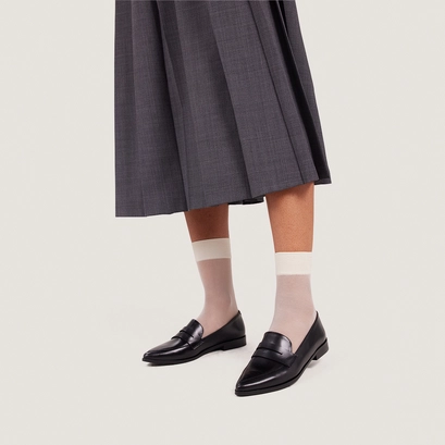 Loafers with pointed toes in black leather | amida