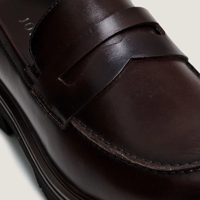 Lug sole loafers in brown patinated leather | arlo