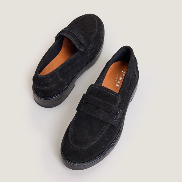 Loafers with rounded toe in black suede | MIRNA