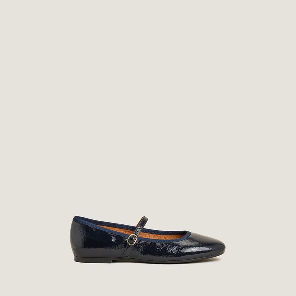 Ballet Flats with Straps in navy pleated patent leather | DOUCEUR