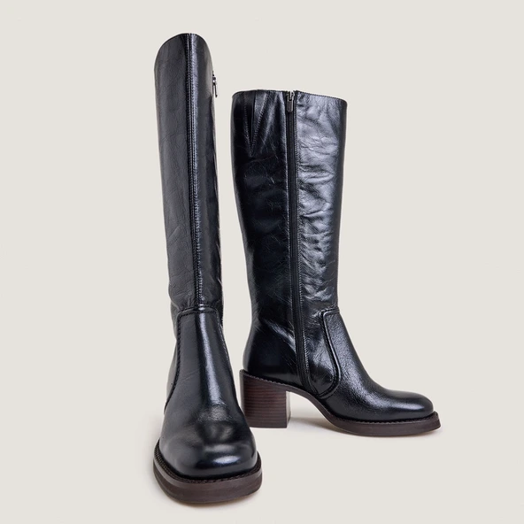 Laminated Heel Boots in aged black leather | BIJOU