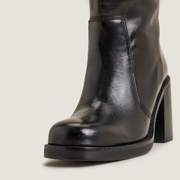 Wide Square-Toe Boots in black leather | BLIM