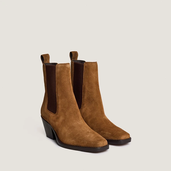 Pointed-Toe Booties with Beveled Heels in cognac split leather | BOA