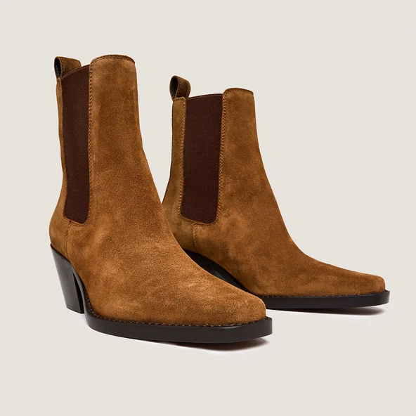 Pointed-Toe Booties with Beveled Heels in cognac split leather | BOA
