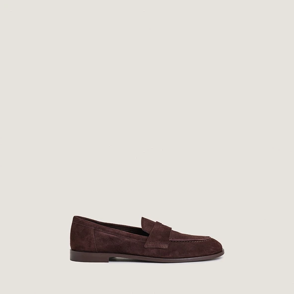Round-Toe Loafers in brown suede | THELMA