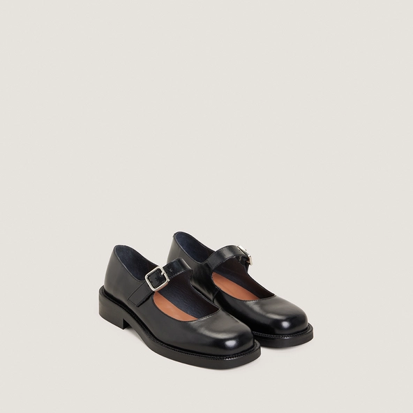 Ballet flats with straps and round toes in black leather | DAZ