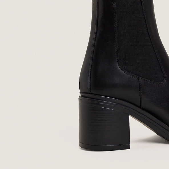 High-heeled boots in black leather | MAYA