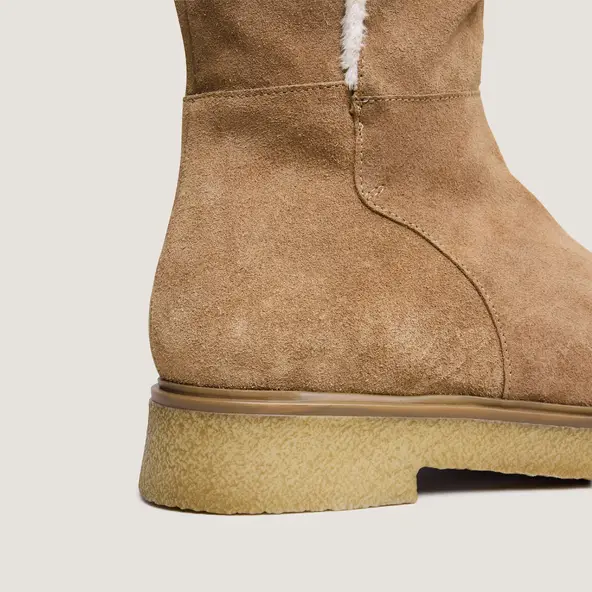 Fur-lined boots in beige suede | MEGAN