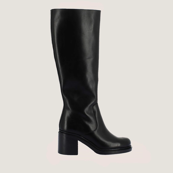 High-heeled boots in black leather | MARILOU
