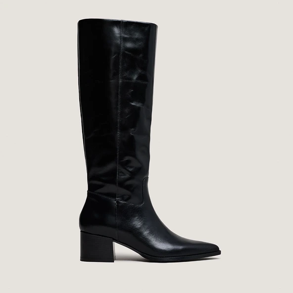 Pointed-toe boots in black leather | PRIERE