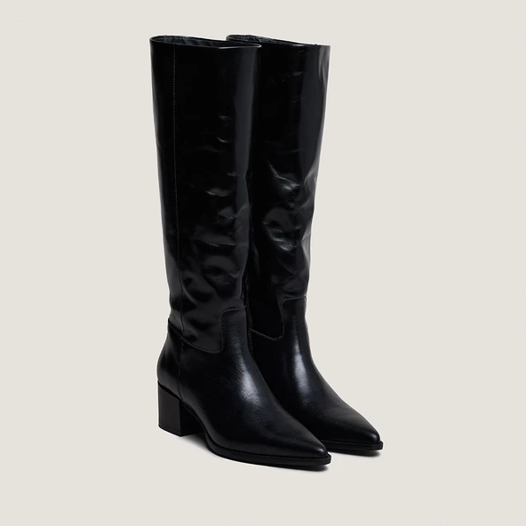 Pointed-toe boots in black leather | PRIERE