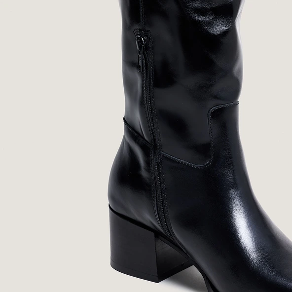 Pointed-toe boots in black leather | PRIERE