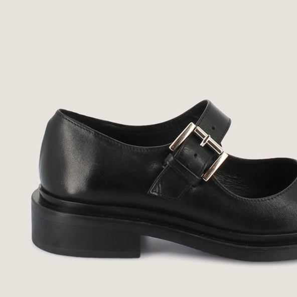 Round-toe Mary Janes in black leather | MATHOU
