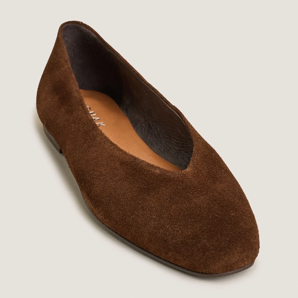 Ballet Flats with Rounded Toe in split brown leather | DELVIS
