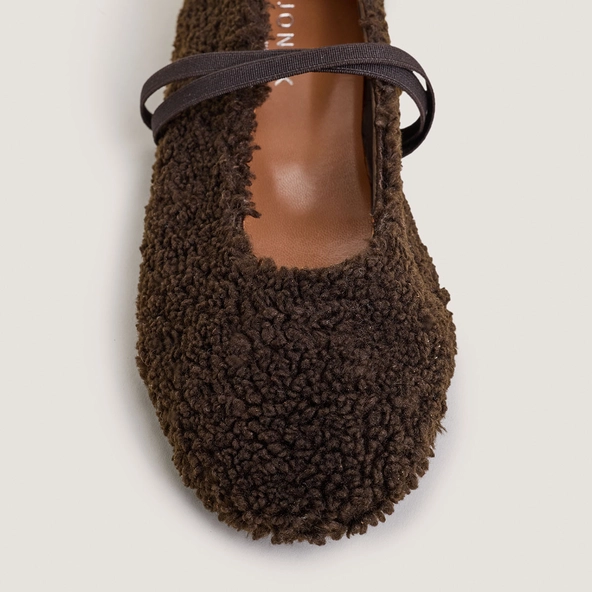 Ballet Flats with Straps in dark brown fleece | DUVET