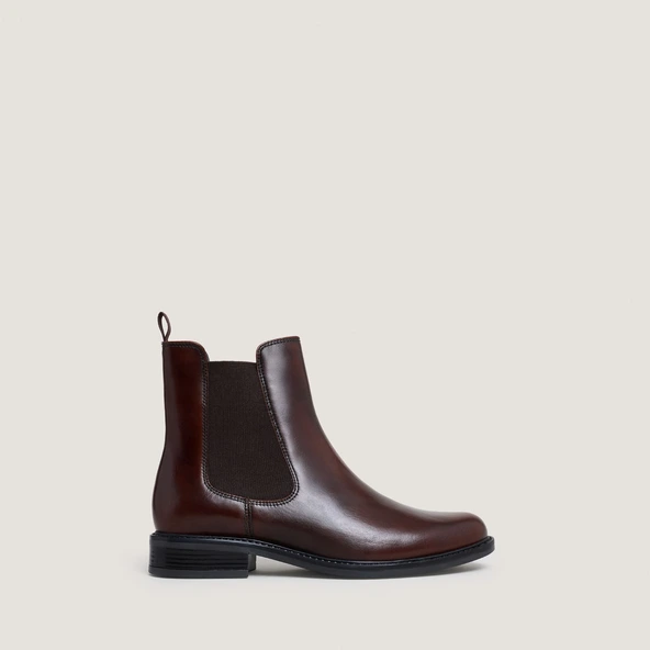 Chelsea Boots with Rounded Toe in cognac patinated leather | AUDRY