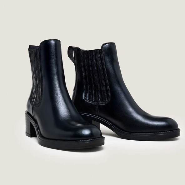 Heeled Boots in black leather | COLETTE