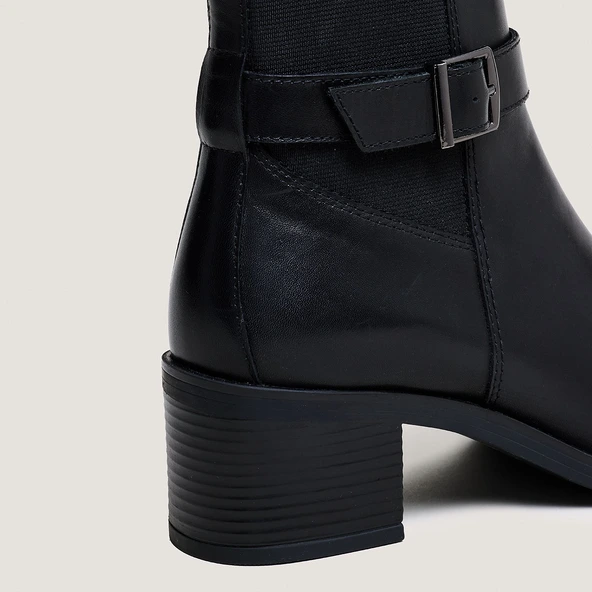 Heeled Boots with Buckles in black leather | GARANCE