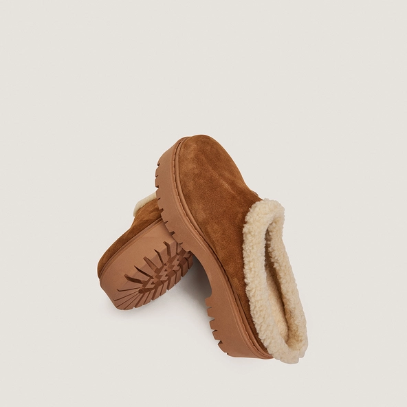Lug sole Mules in tobacco split leather and beige fleece | RALF