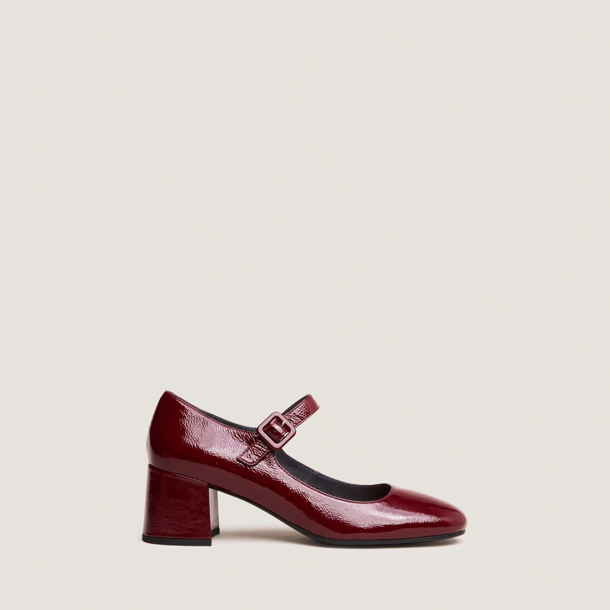 Heeled Mary Janes in pleated burgundy patent leather | DITTUS