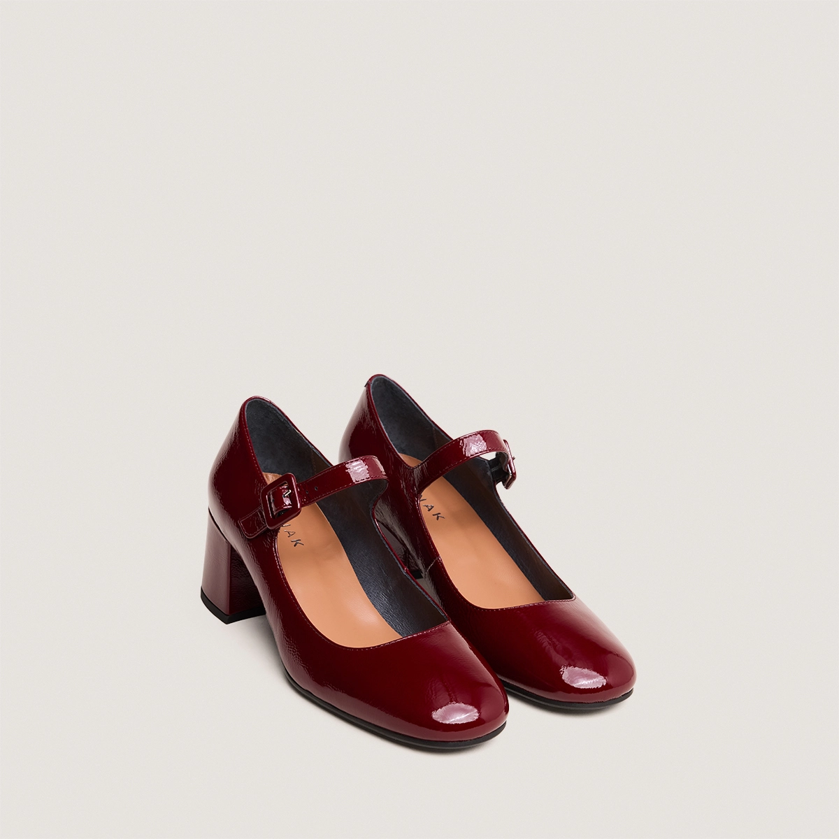 Heeled Mary Janes in pleated burgundy patent leather | DITTUS