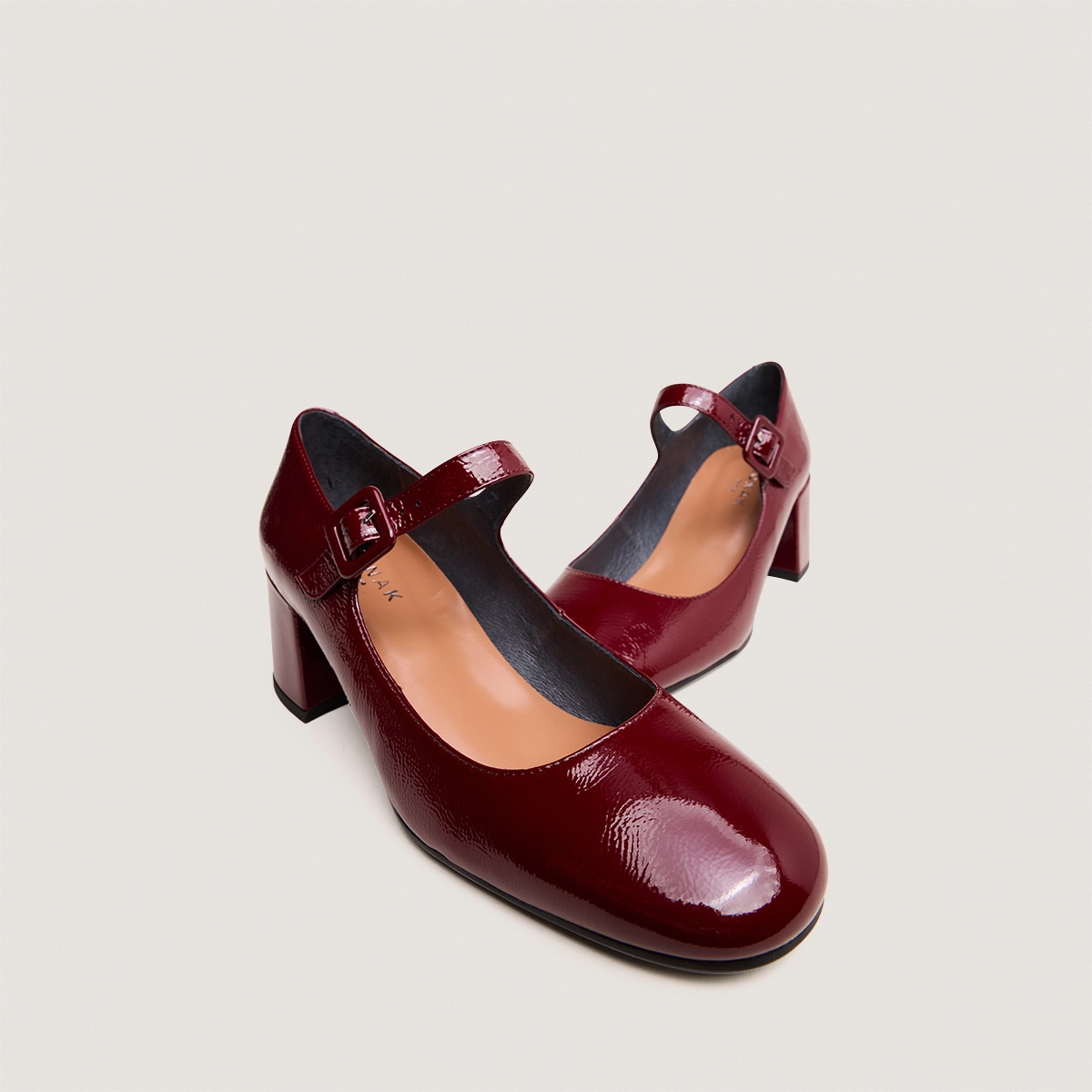 Heeled Mary Janes in pleated burgundy patent leather | DITTUS