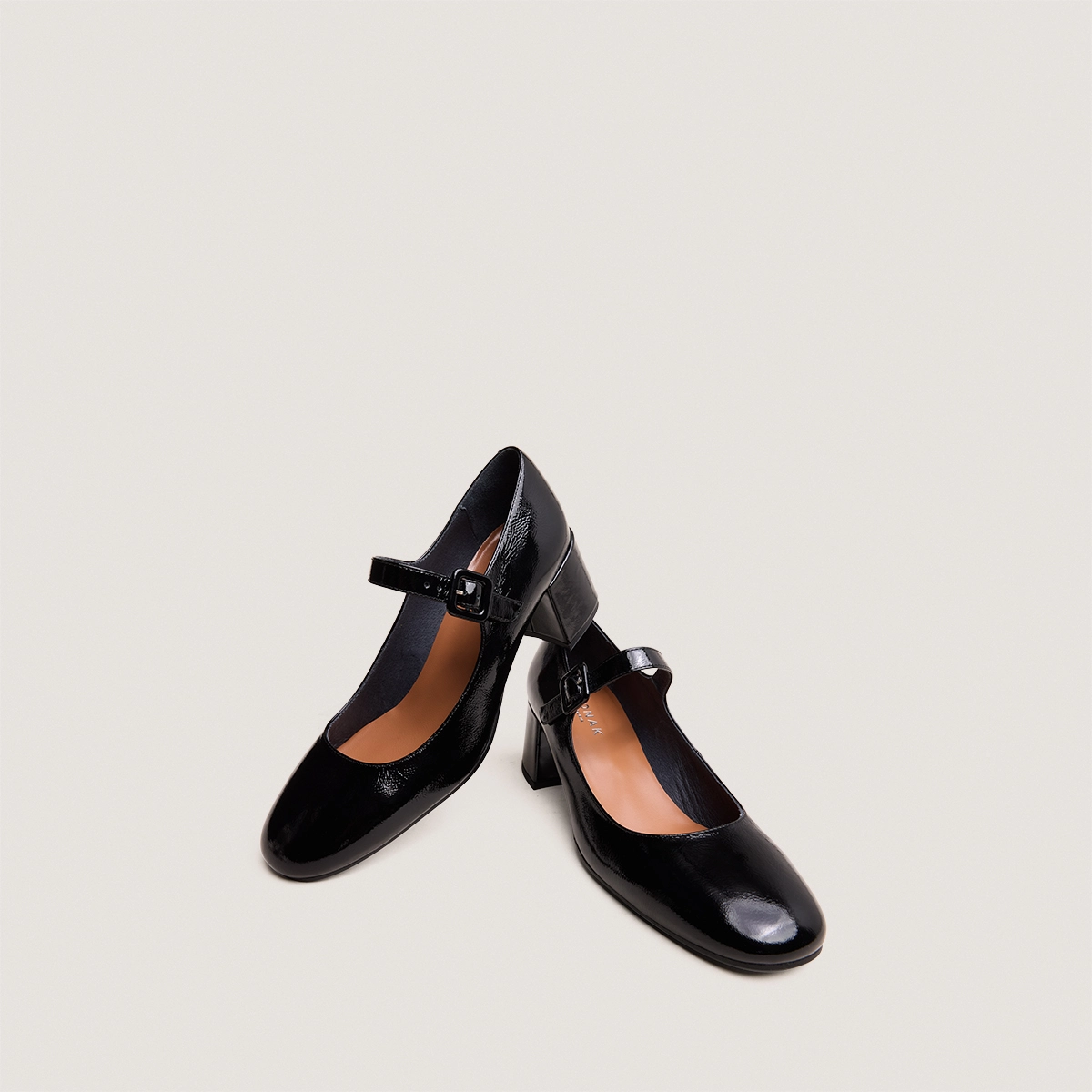 Heeled Mary Janes in pleated black patent leather | DITTUS
