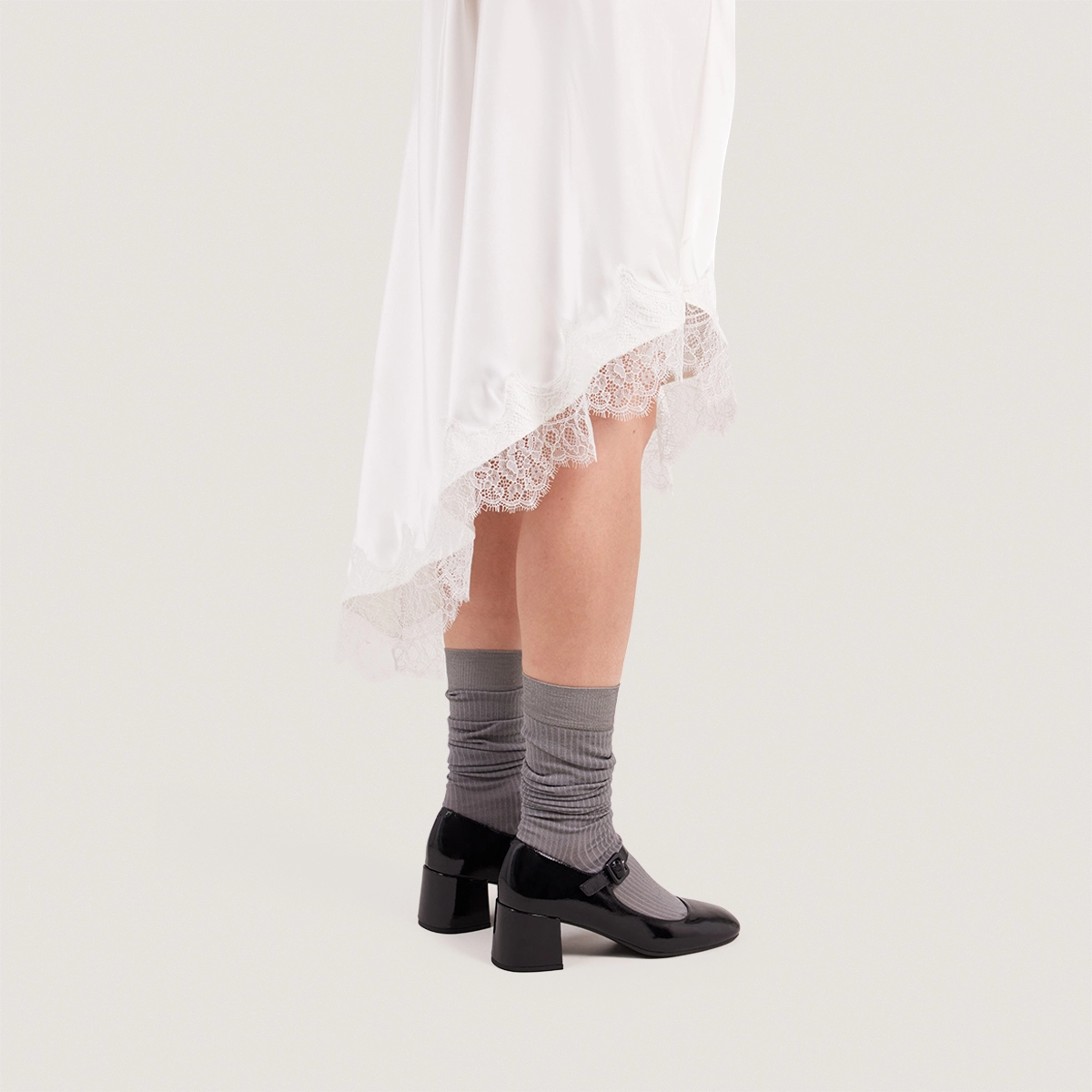 Heeled Mary Janes in pleated black patent leather | DITTUS