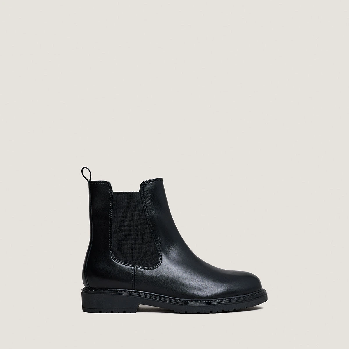 Chelsea boots in black leather | AMICAL